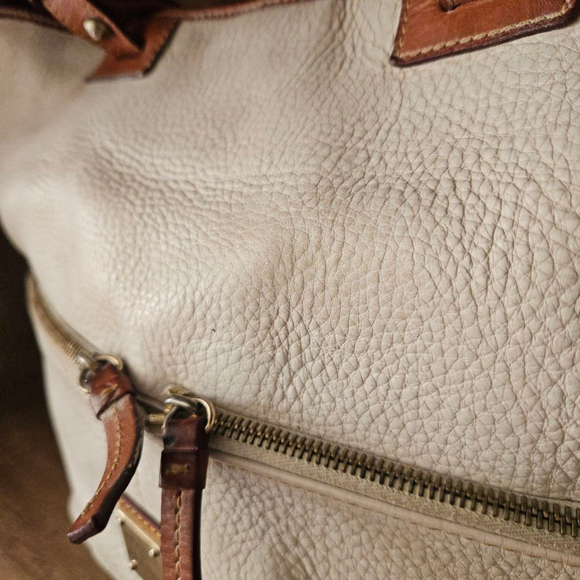 Dooney & Bourke Cream Pebbled Leather Brown Trim Shoulder Bag - Picture 4 of 13